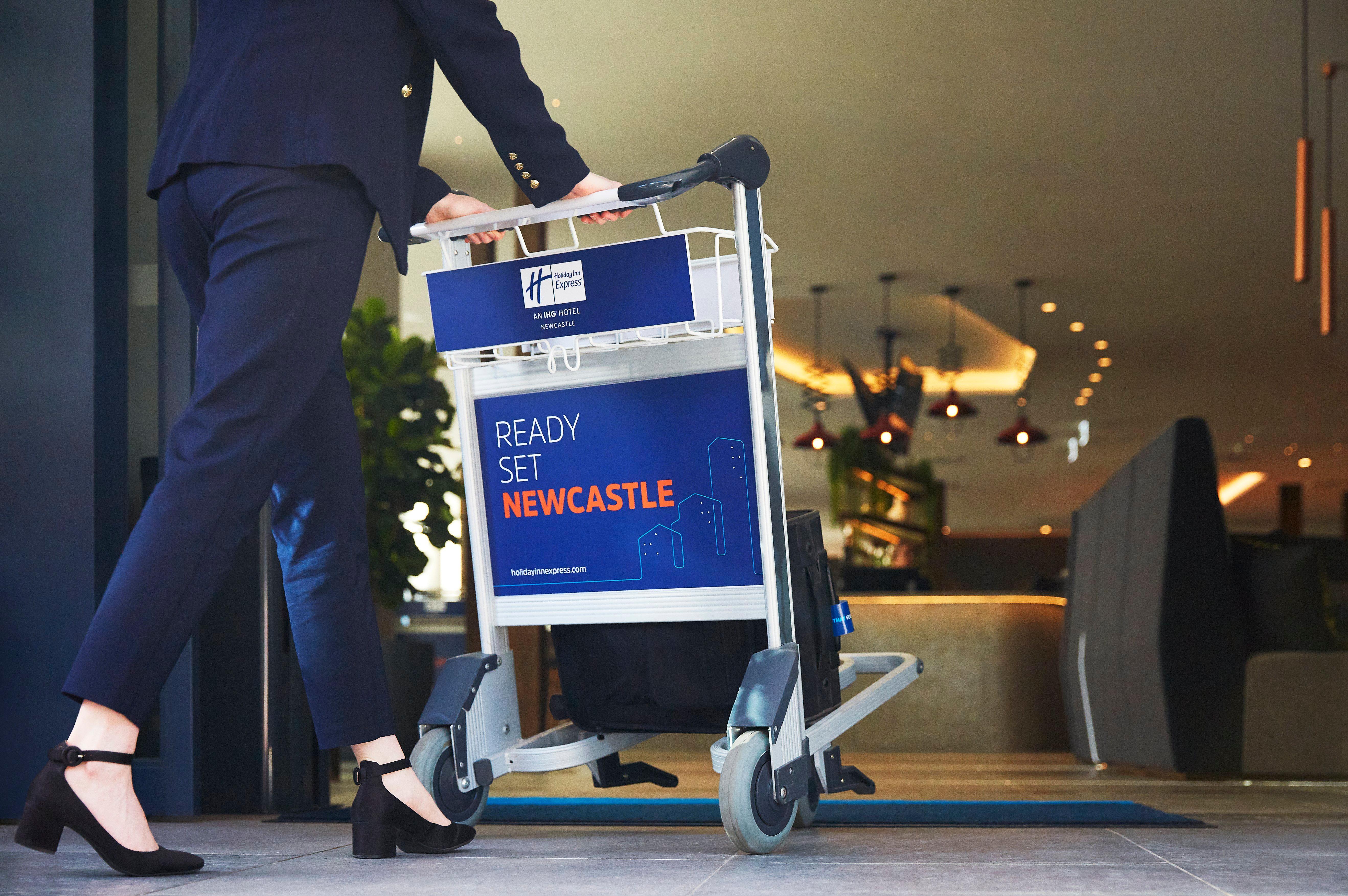 Holiday Inn Express Newcastle By Ihg מראה חיצוני תמונה
